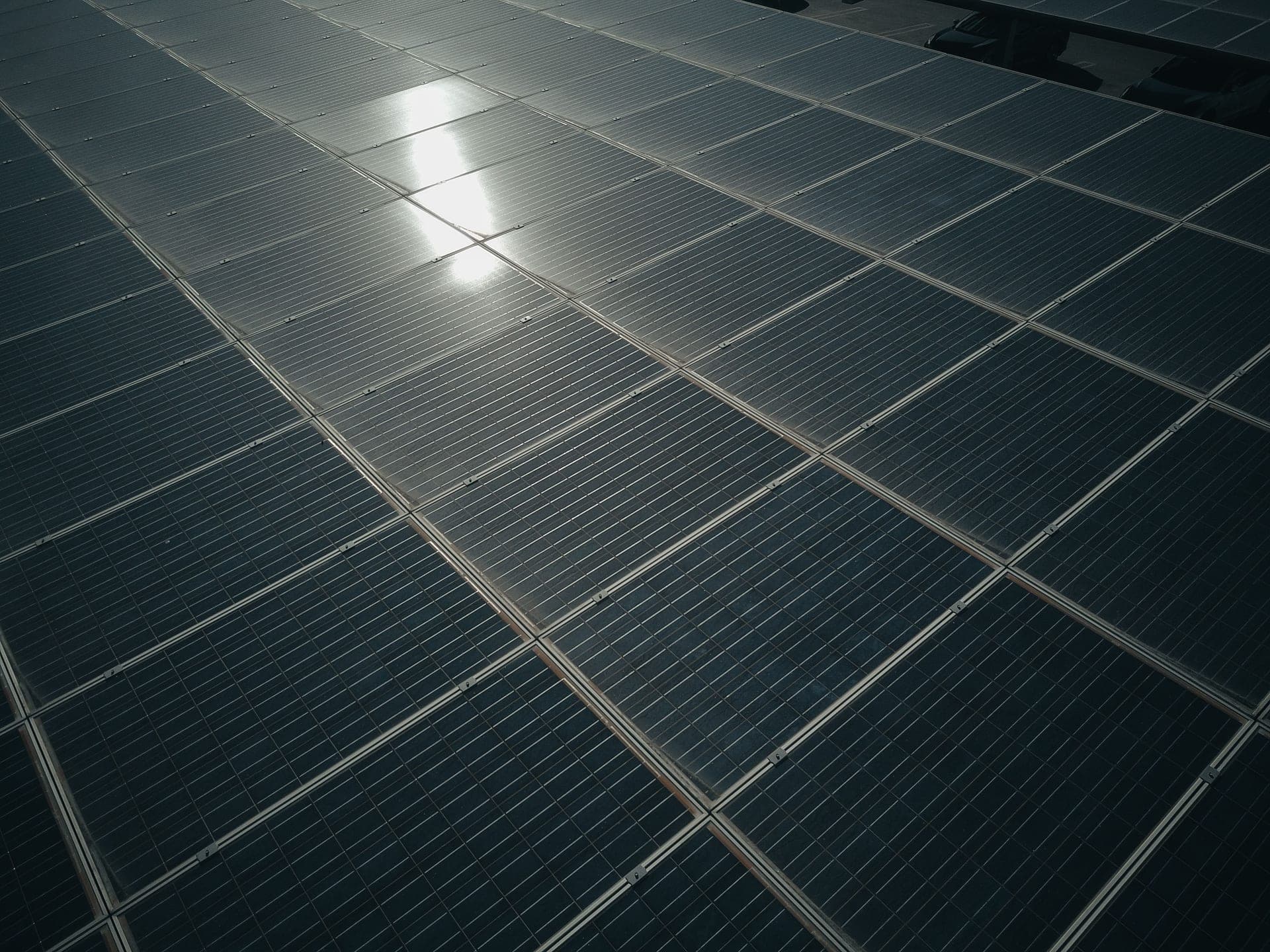 Panneaux solaires sous le soleil